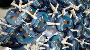 Kipas Plastik Pilkada Sumsel Iskandar dan Shodiq